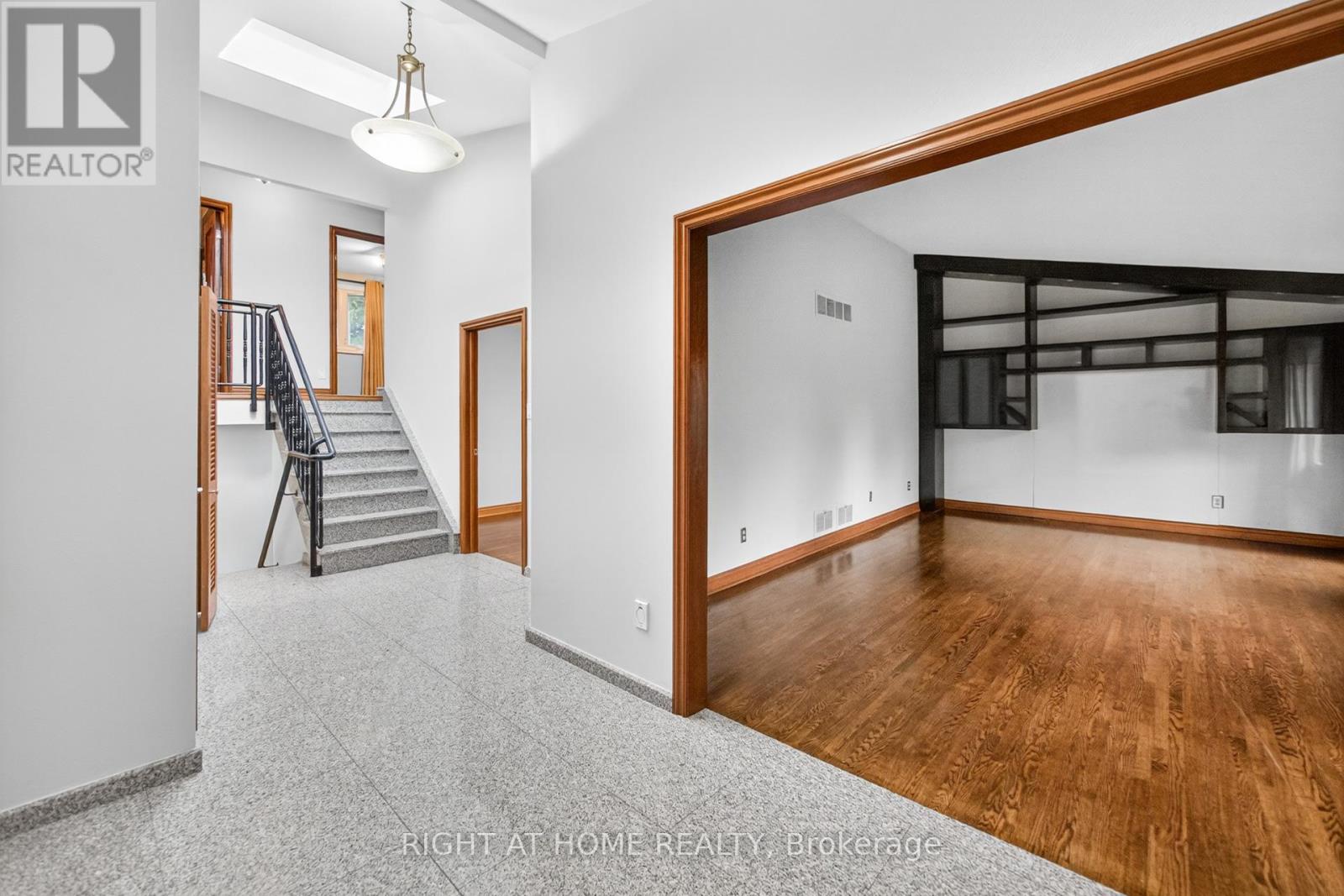 20 Pine Ridge Lane, Brampton, Ontario  L6W 1G6 - Photo 7 - W13141910