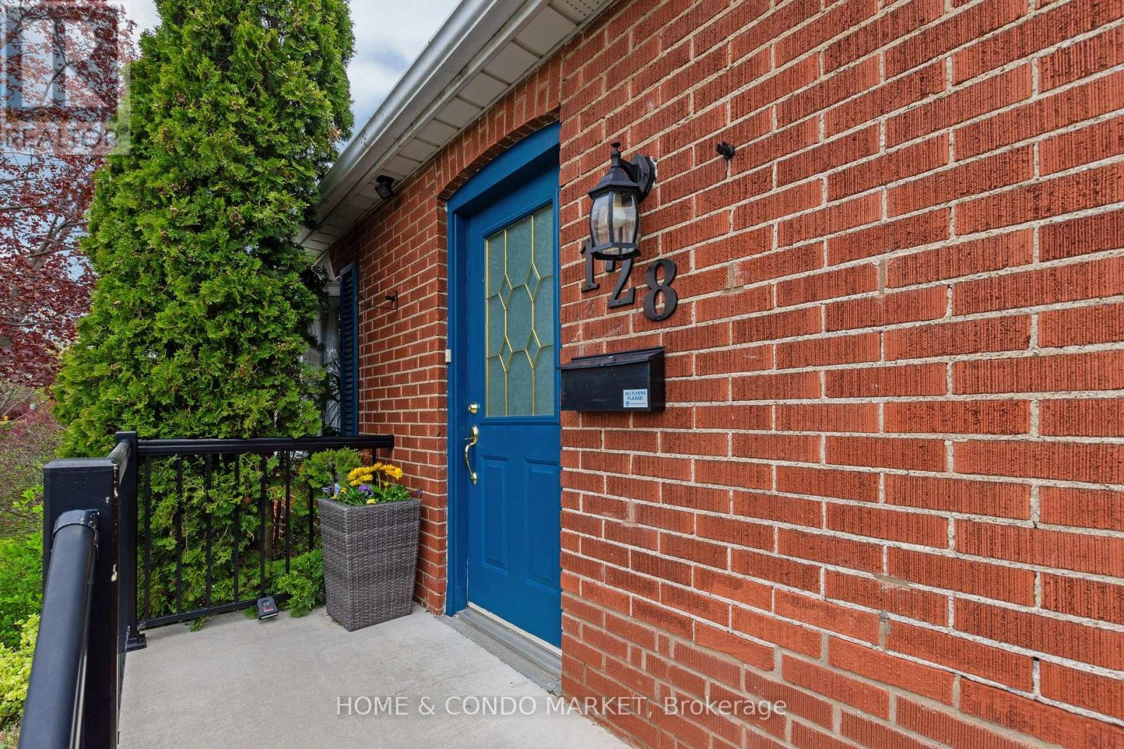128 Bond Street N, Hamilton, Ontario  L8S 3W5 - Photo 3 - X13141820