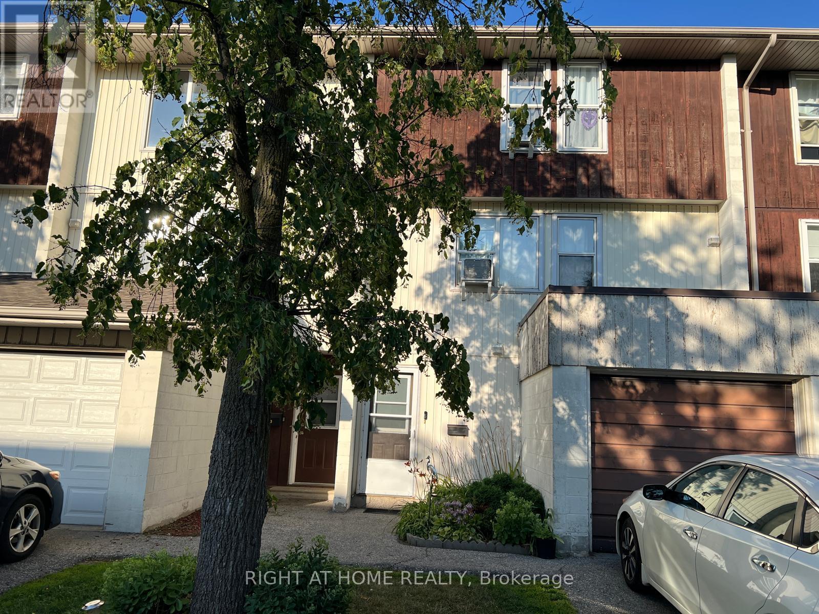 81 - 135 Chalmers Street S, Cambridge, Ontario N1R 6M2 - Photo 1 - X13141838
