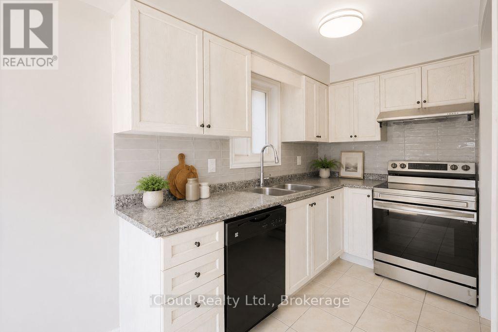 3956 Manatee Way, Mississauga, Ontario  L5M 6P5 - Photo 6 - W12921822