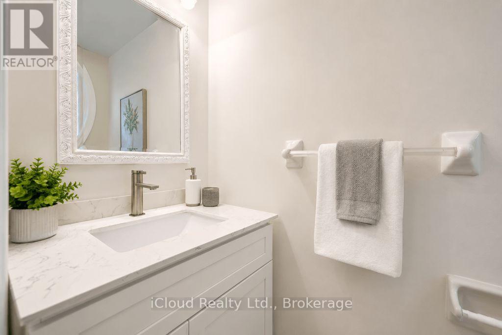 3956 Manatee Way, Mississauga, Ontario  L5M 6P5 - Photo 16 - W12921822