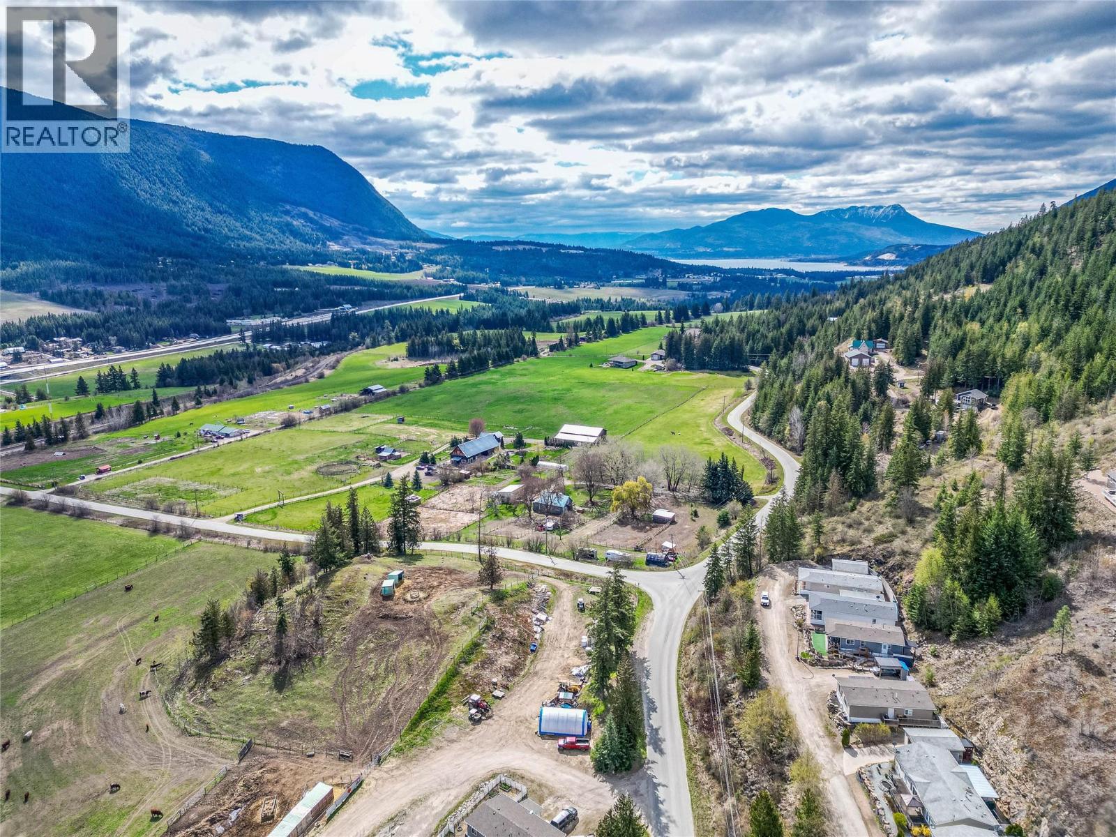 1885 Tappen Notch Hill Road Unit# 2, Tappen, British Columbia  V0E 2X0 - Photo 33 - 10383895