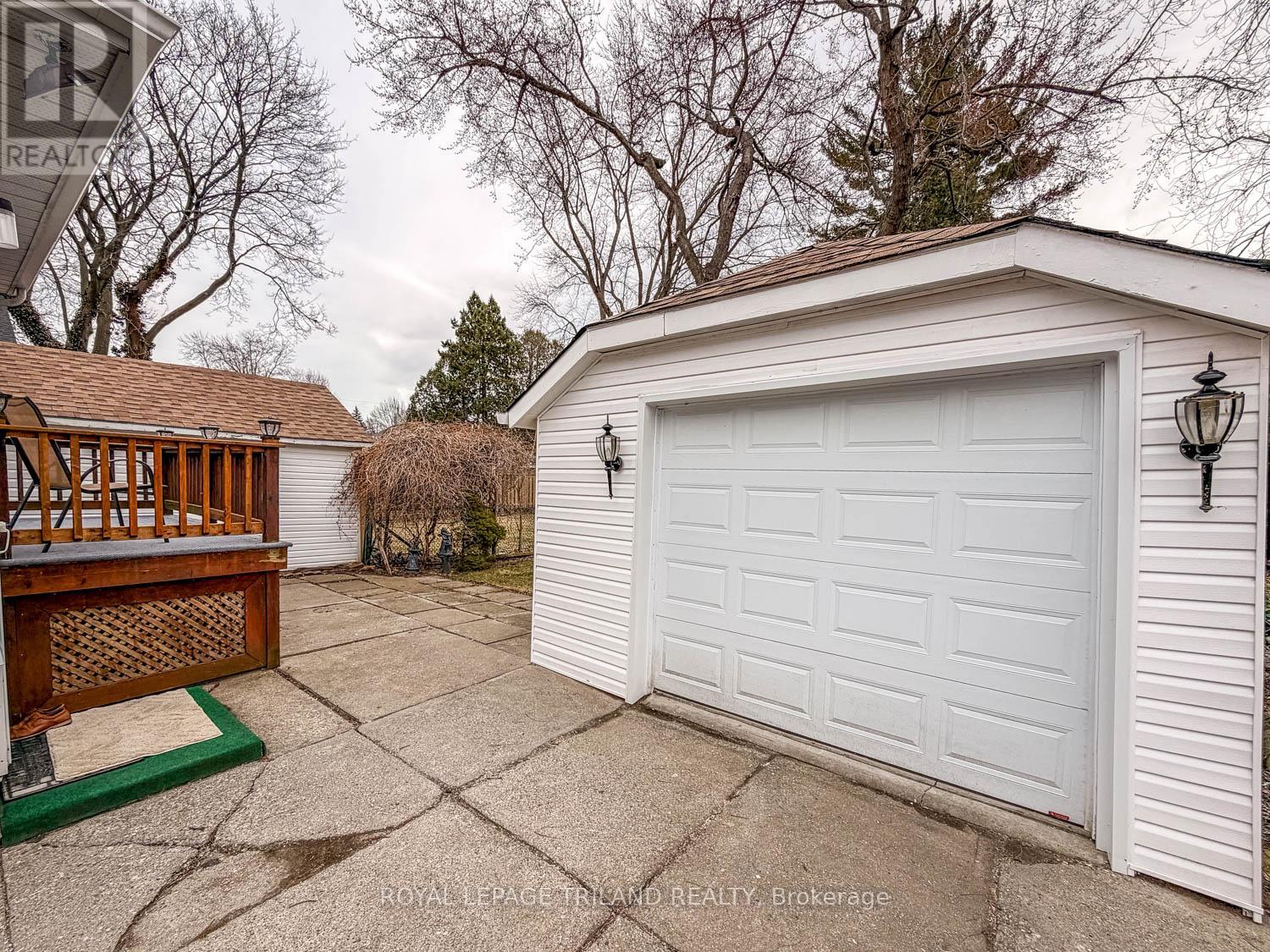 21 Oak Street, St. Thomas, Ontario  N5R 1R5 - Photo 3 - X13141956