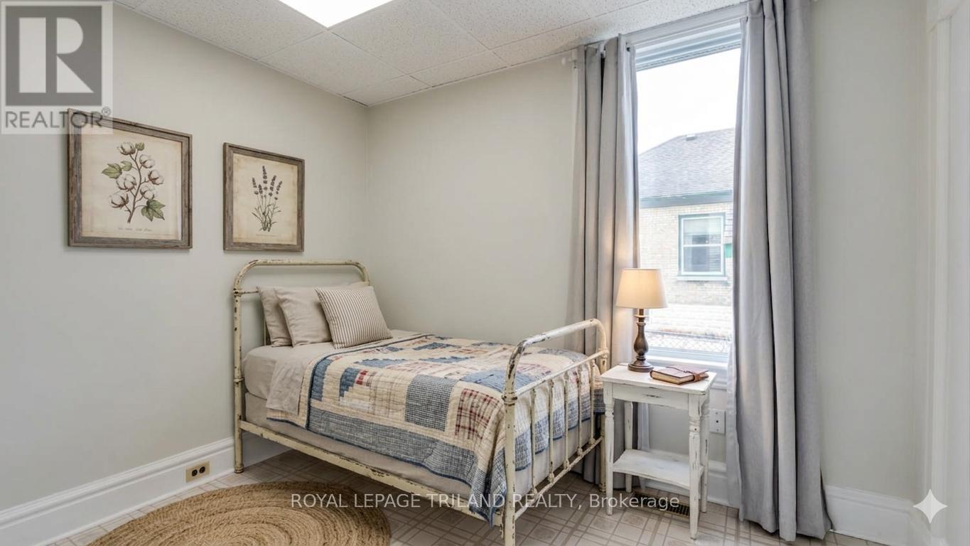21 Oak Street, St. Thomas, Ontario  N5R 1R5 - Photo 9 - X13141956