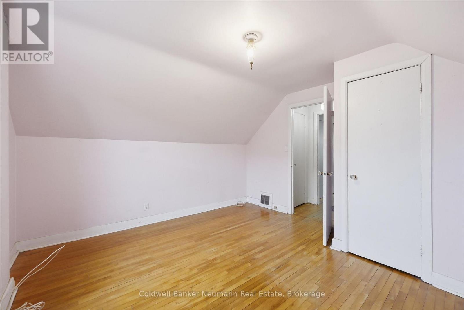 40 East 35th Street, Hamilton, Ontario  L8V 3X8 - Photo 19 - X13142054