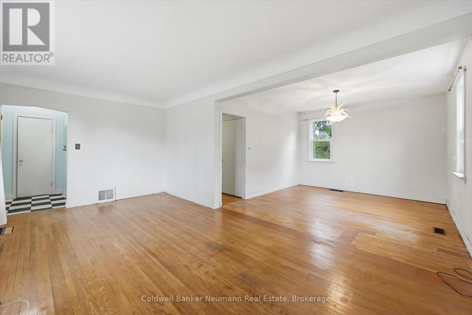 40 East 35th Street, Hamilton, Ontario  L8V 3X8 - Photo 8 - X13142054