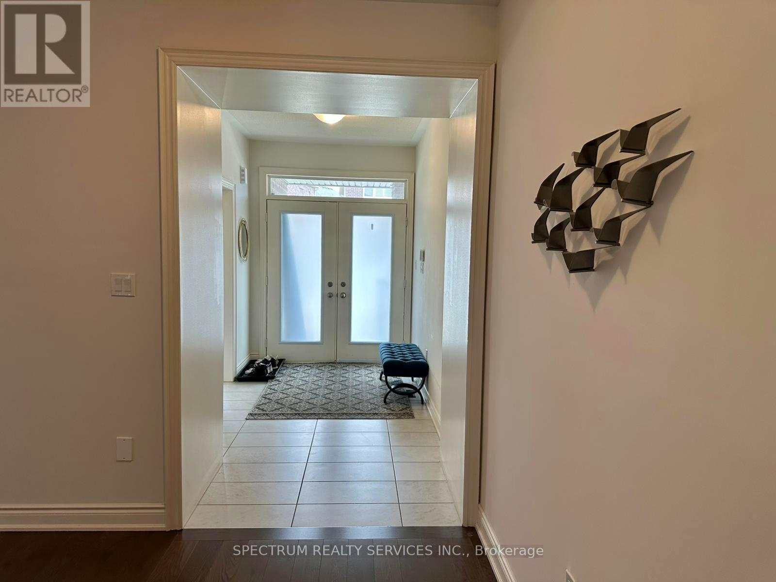 16 Trailbank Gardens, Hamilton, Ontario  L8B 1Y5 - Photo 2 - X13122198