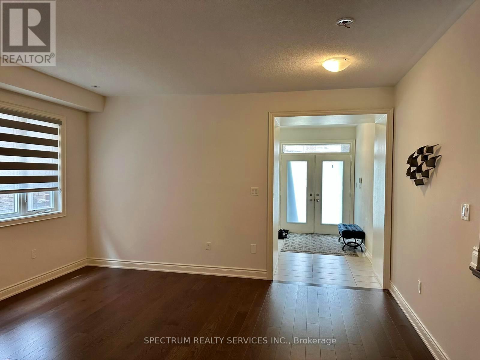 16 Trailbank Gardens, Hamilton, Ontario  L8B 1Y5 - Photo 3 - X13122198