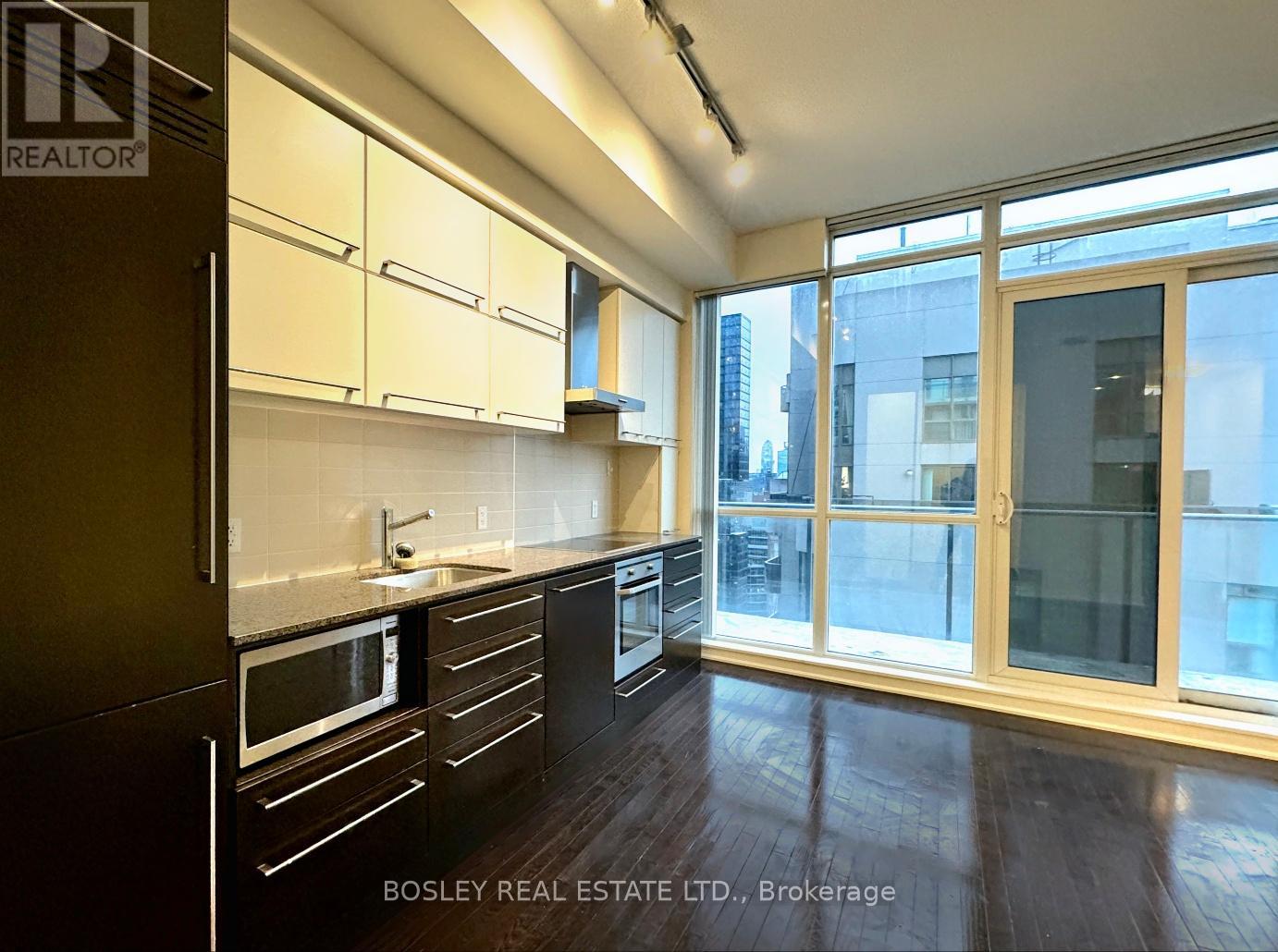 2708 - 770 Bay Street, Toronto, Ontario  M5G 0A6 - Photo 2 - C13141962