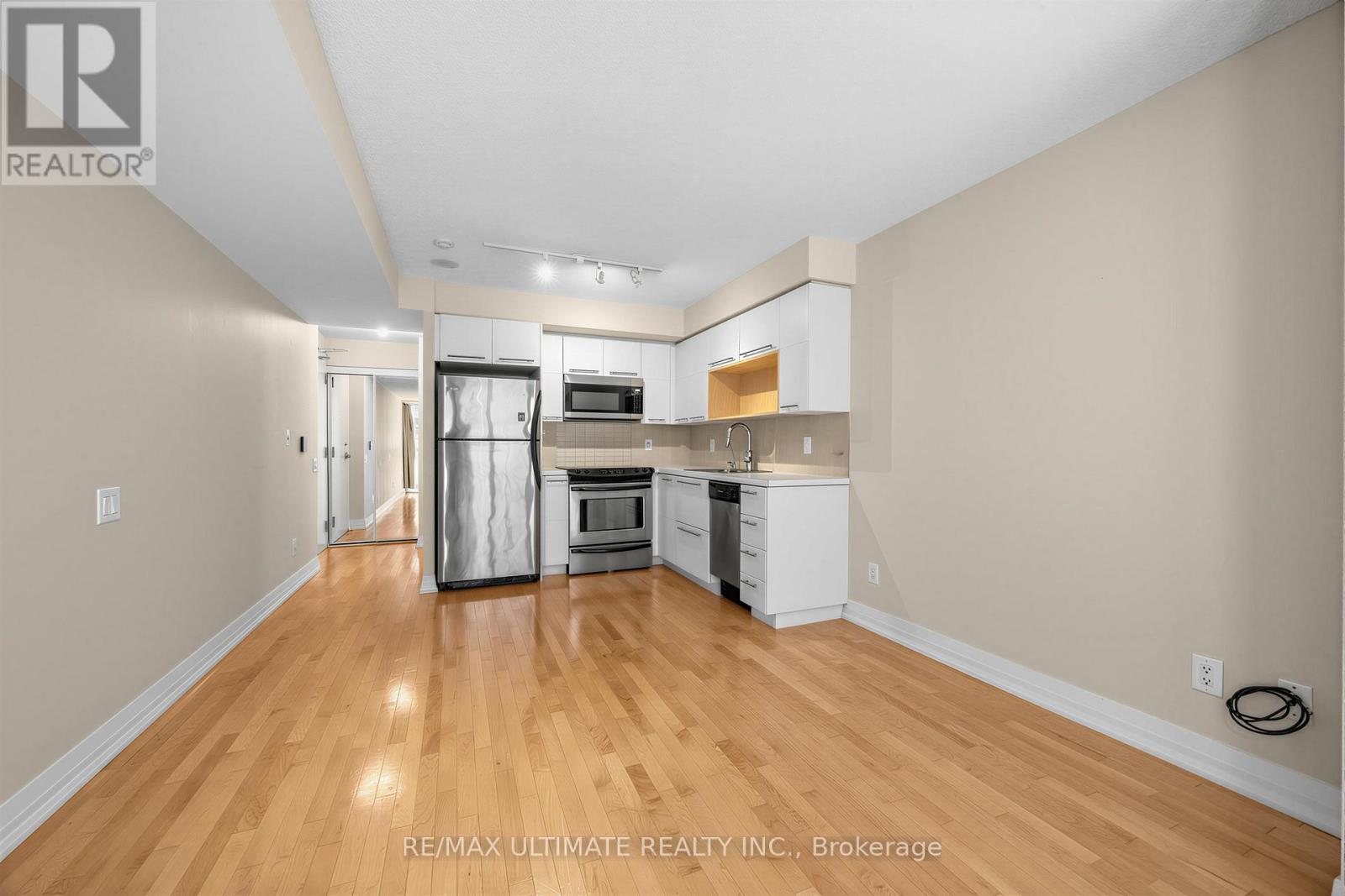 401 - 25 Carlton Street, Toronto, Ontario  M5B 1L4 - Photo 2 - C13142026