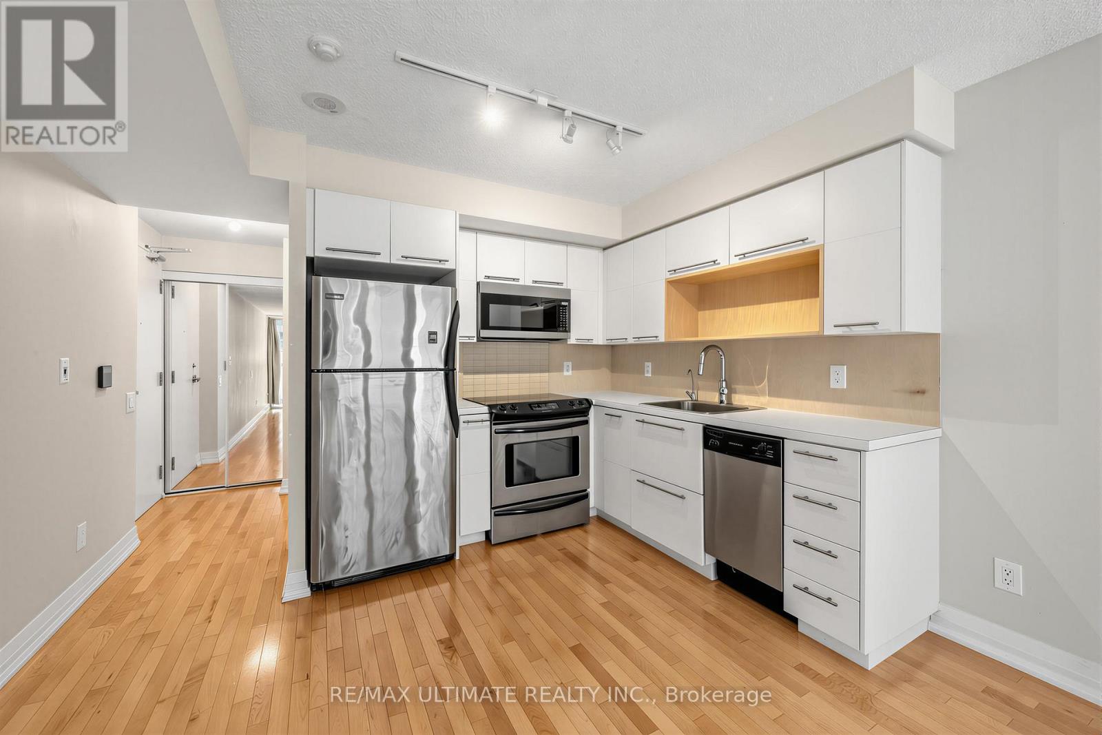 401 - 25 Carlton Street, Toronto, Ontario  M5B 1L4 - Photo 3 - C13142026
