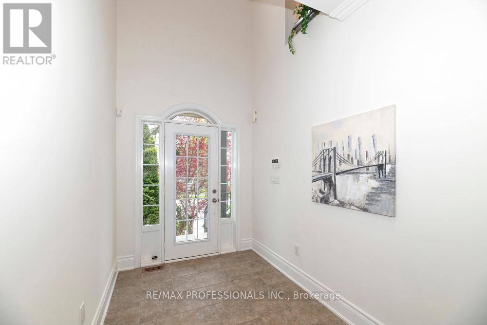 38a Preakness Drive, Toronto, Ontario  M3B 3S1 - Photo 4 - C13142040