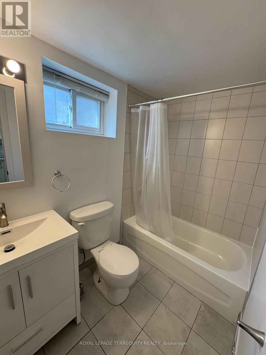 Bsmt - 571 Palmerston Avenue, Toronto, Ontario  M6G 2P6 - Photo 11 - C13142094