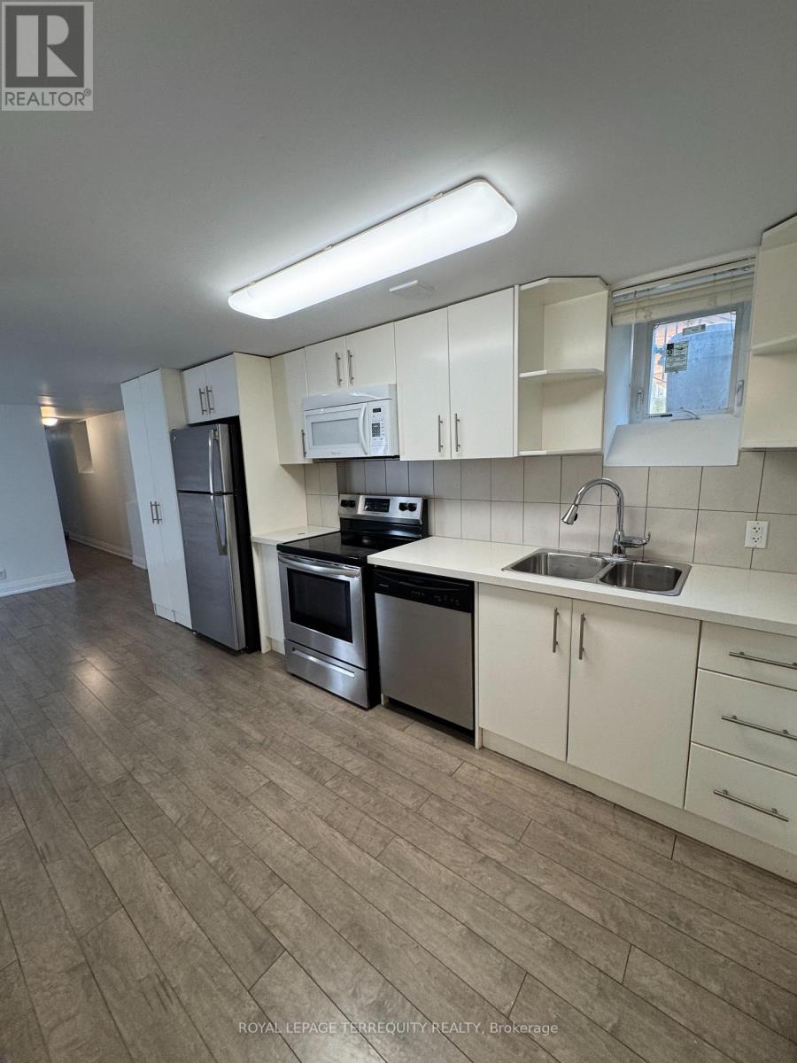 Bsmt - 571 Palmerston Avenue, Toronto, Ontario  M6G 2P6 - Photo 4 - C13142094
