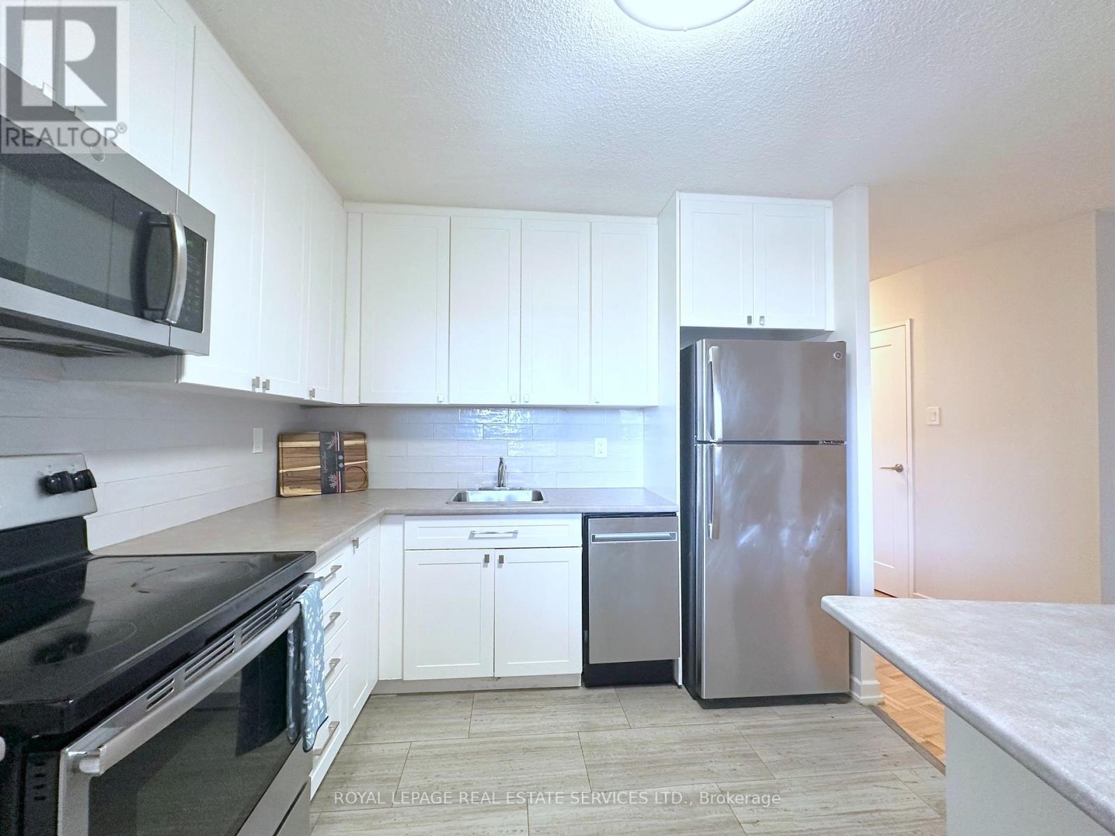 1001 - 30 Denton Avenue, Toronto, Ontario  M1L 4P2 - Photo 3 - E13142042