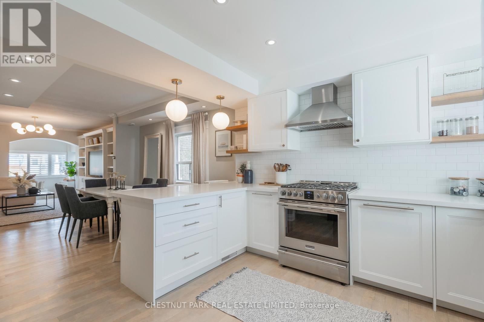 655 Mortimer Avenue, Toronto, Ontario  M4C 2J9 - Photo 10 - E13142052