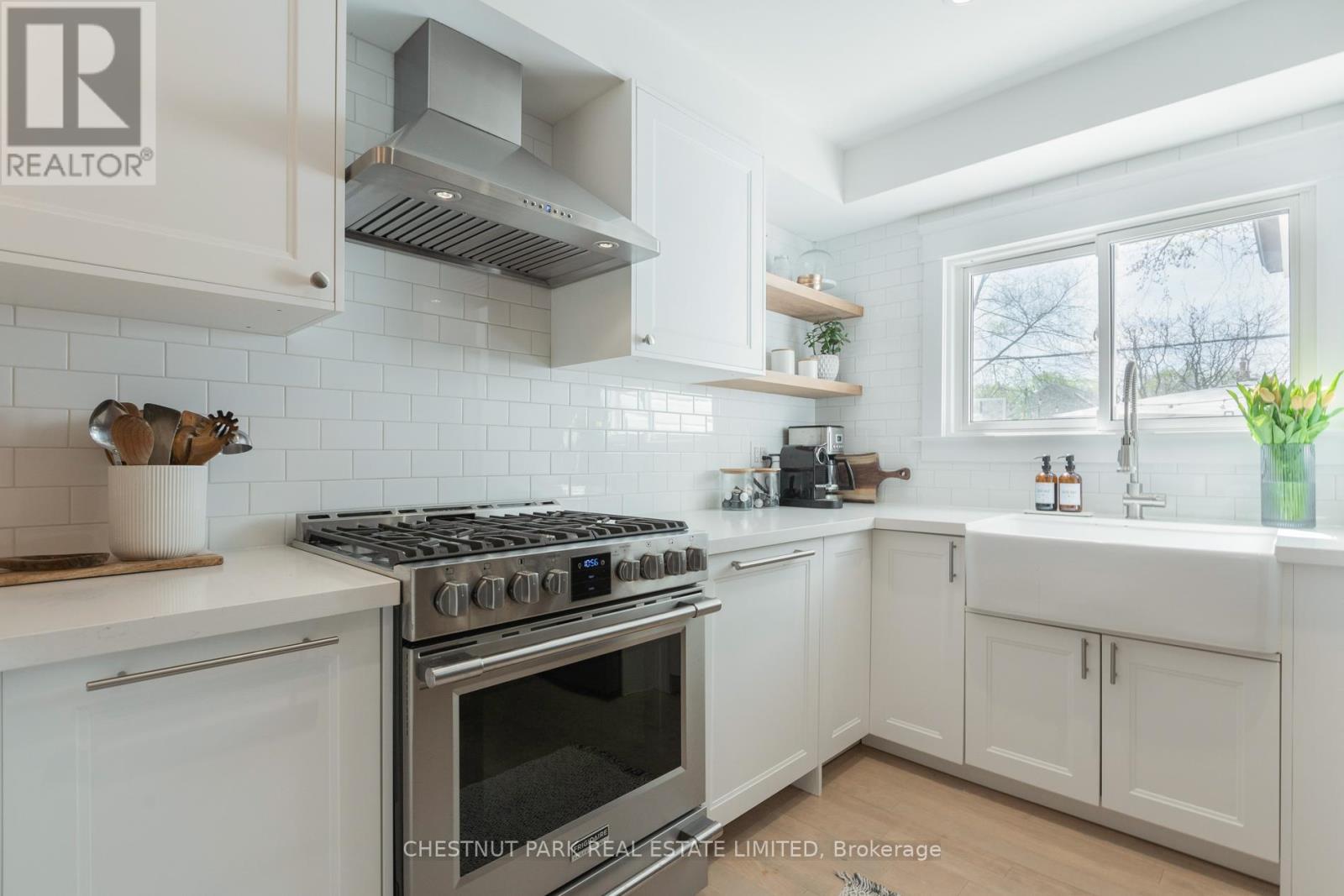 655 Mortimer Avenue, Toronto, Ontario  M4C 2J9 - Photo 11 - E13142052