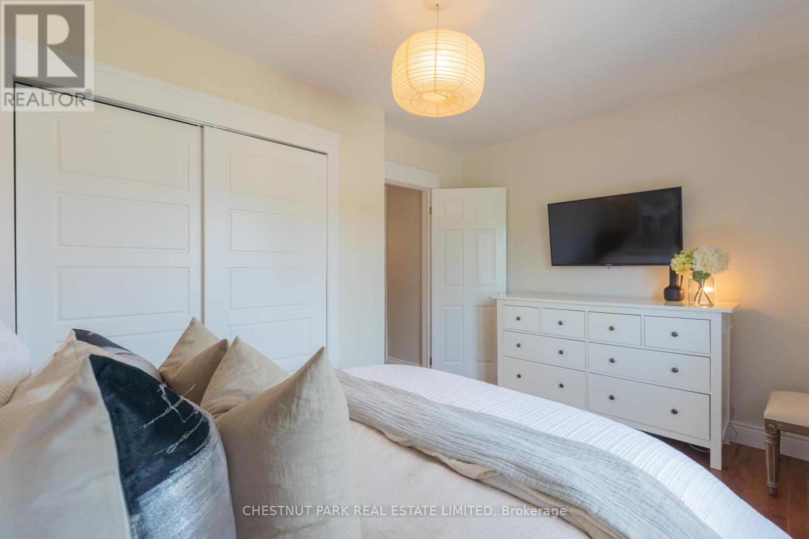 655 Mortimer Avenue, Toronto, Ontario  M4C 2J9 - Photo 15 - E13142052