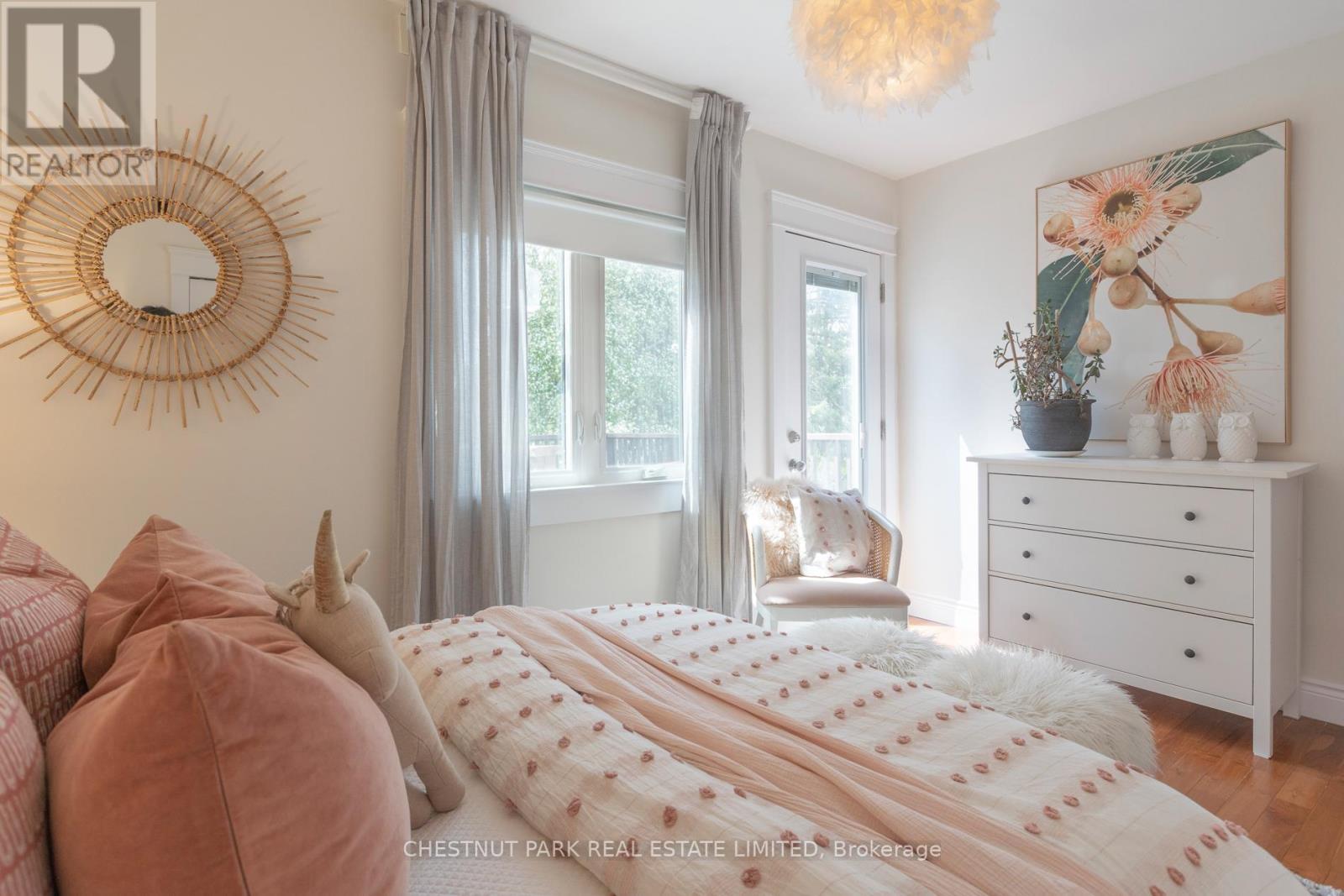655 Mortimer Avenue, Toronto, Ontario  M4C 2J9 - Photo 17 - E13142052