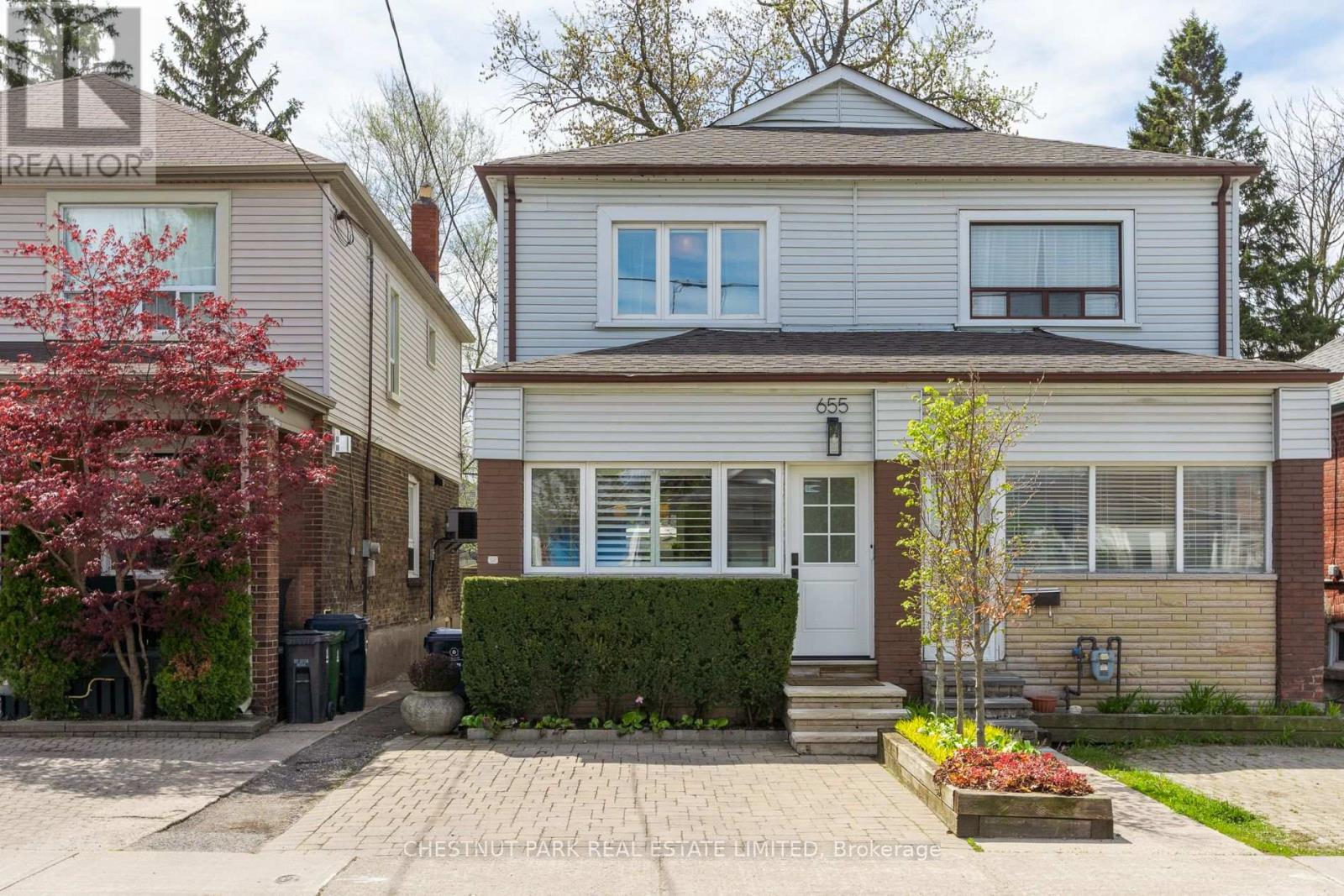 655 Mortimer Avenue, Toronto, Ontario  M4C 2J9 - Photo 2 - E13142052