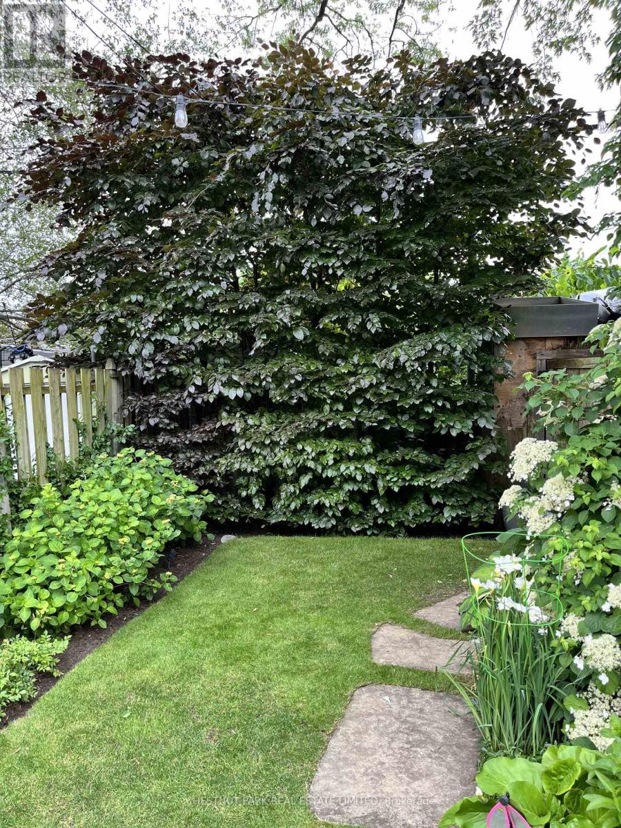 655 Mortimer Avenue, Toronto, Ontario  M4C 2J9 - Photo 32 - E13142052