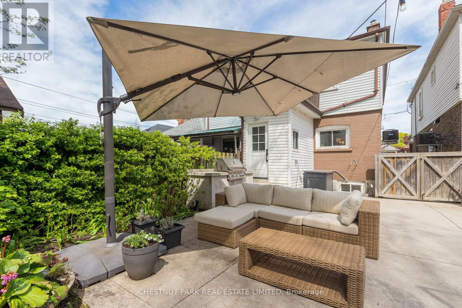 655 Mortimer Avenue, Toronto, Ontario  M4C 2J9 - Photo 34 - E13142052