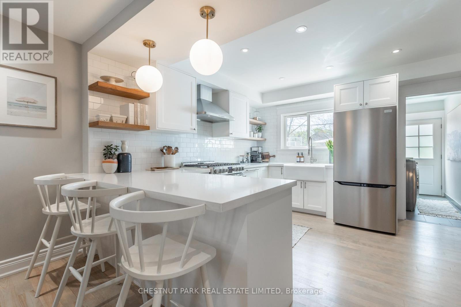 655 Mortimer Avenue, Toronto, Ontario  M4C 2J9 - Photo 8 - E13142052