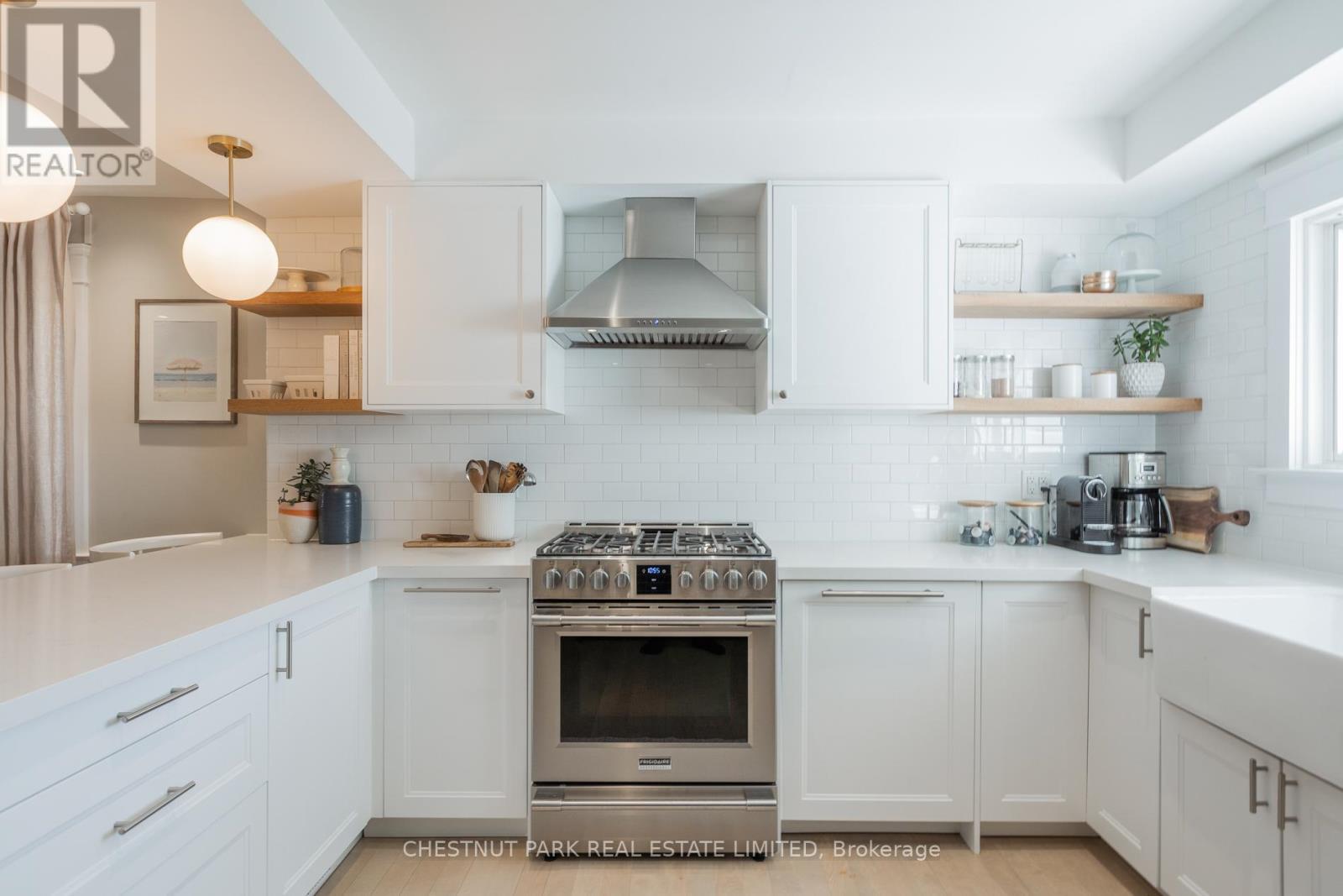 655 Mortimer Avenue, Toronto, Ontario  M4C 2J9 - Photo 9 - E13142052