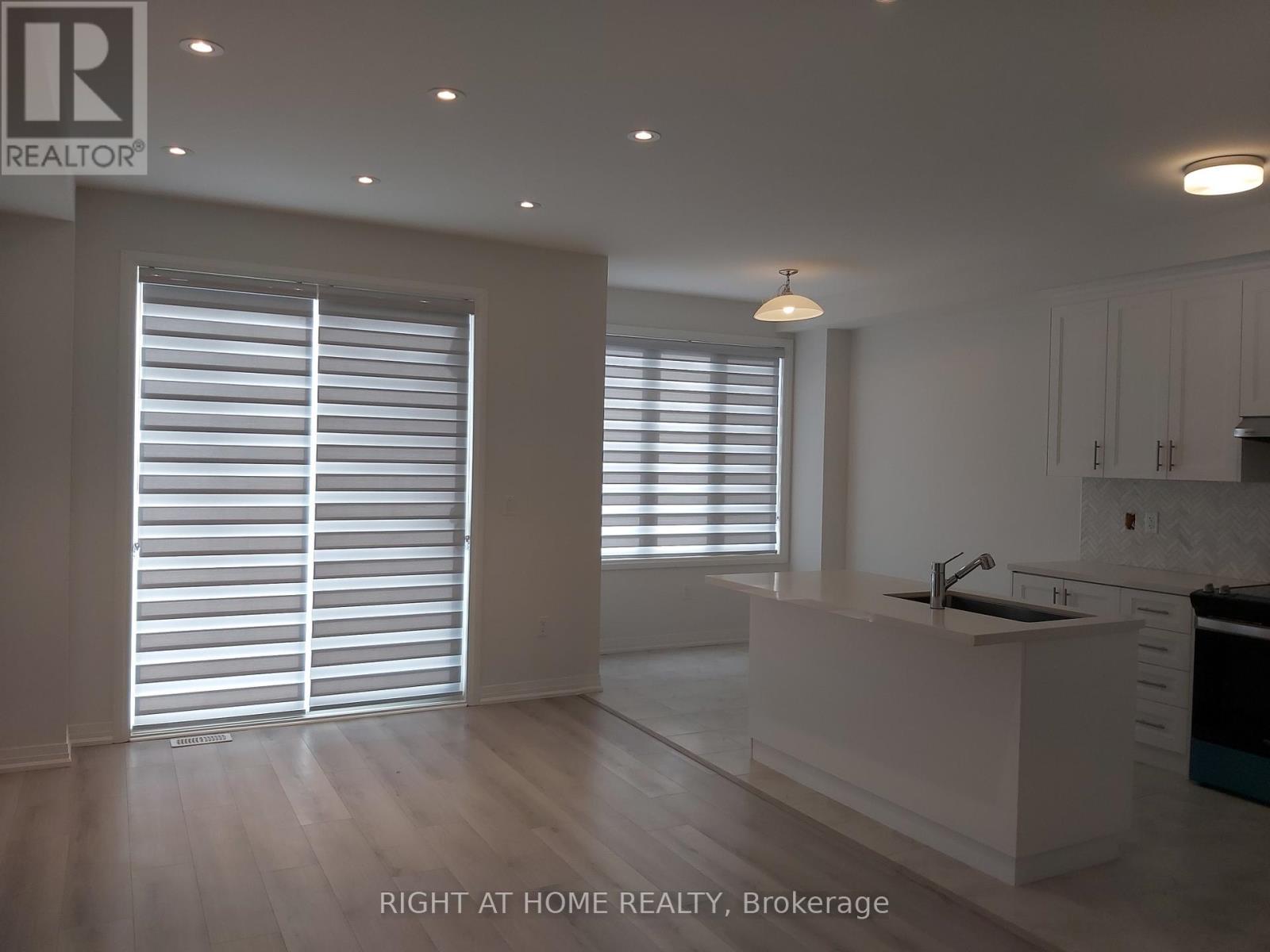 107 Schmeltzer Crescent, Richmond Hill, Ontario  L4E 1J1 - Photo 11 - N13141950