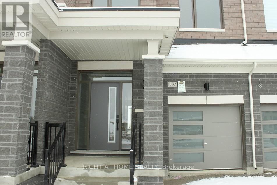 107 Schmeltzer Crescent, Richmond Hill, Ontario  L4E 1J1 - Photo 2 - N13141950