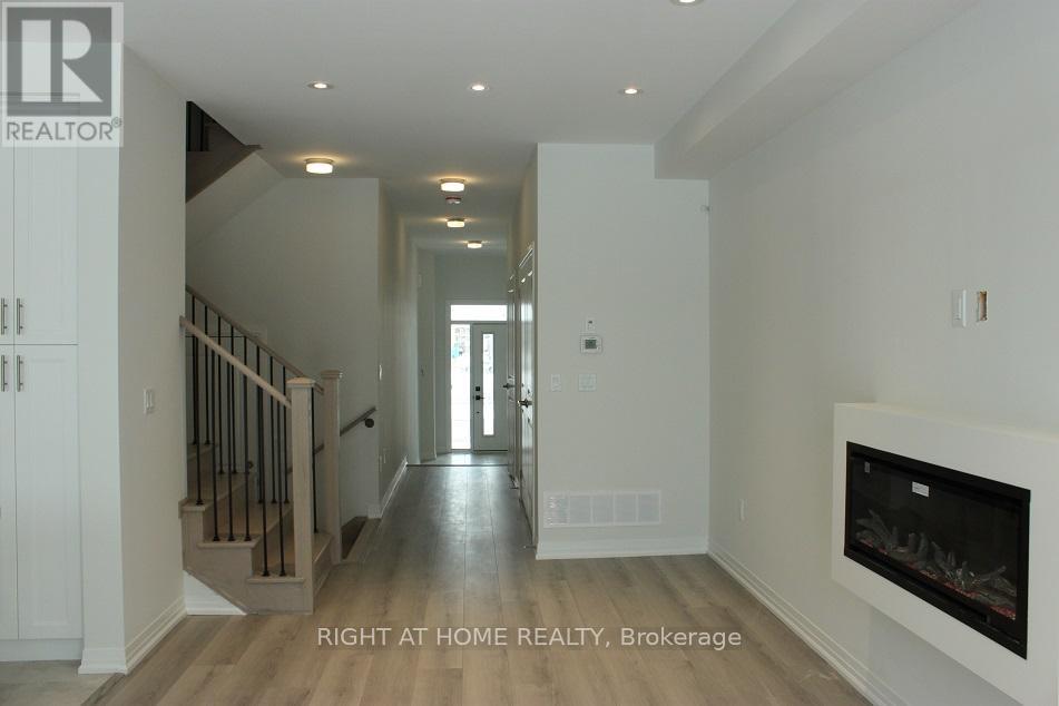 107 Schmeltzer Crescent, Richmond Hill, Ontario  L4E 1J1 - Photo 4 - N13141950