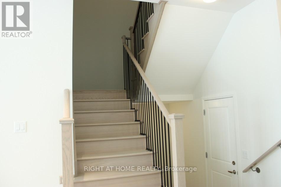 107 Schmeltzer Crescent, Richmond Hill, Ontario  L4E 1J1 - Photo 5 - N13141950