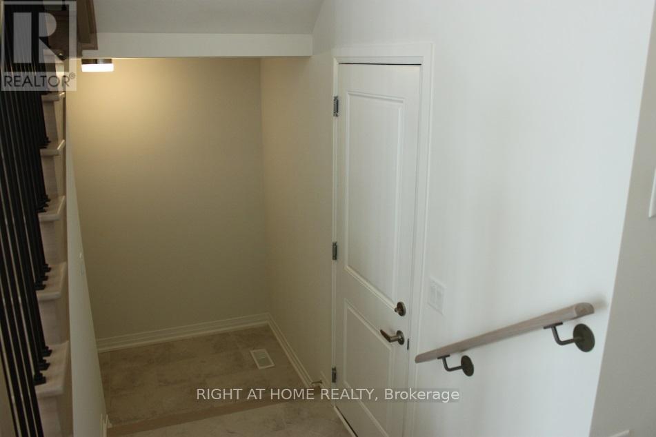 107 Schmeltzer Crescent, Richmond Hill, Ontario  L4E 1J1 - Photo 6 - N13141950