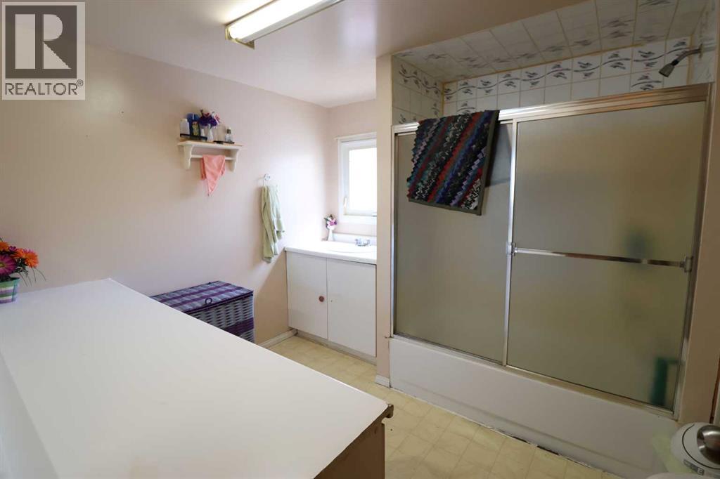 1124 1 Ave, Vauxhall, Alberta  T0K 2K0 - Photo 9 - A2312338