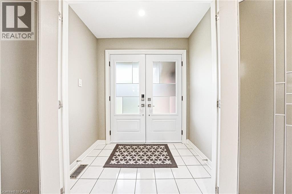 2162 Country Club Drive, Burlington, Ontario  L7M 4B1 - Photo 4 - 40828509