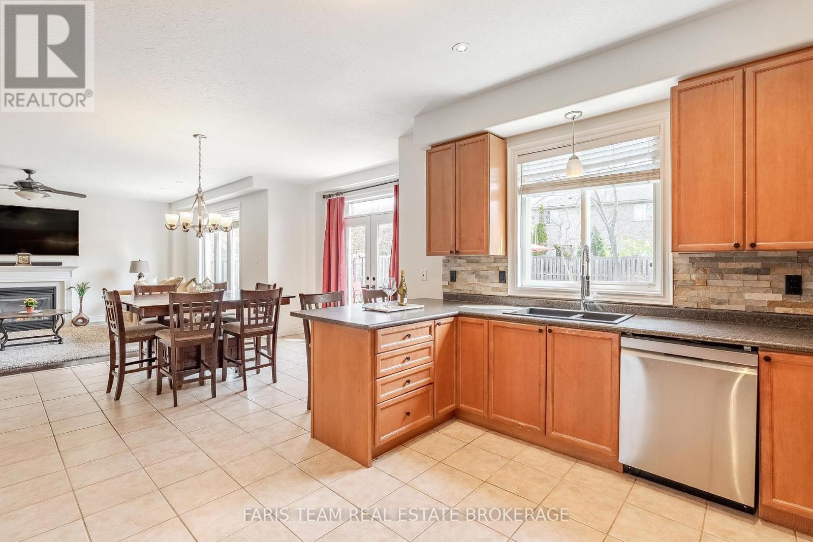 49 Prince William Way, Barrie (Innis-Shore), Ontario  L4N 0Y9 - Photo 10 - S13142092