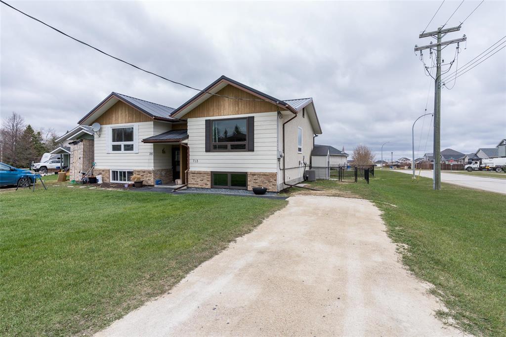 713 Roch Drive, Lorette, Manitoba R5K 1C2 - Photo 37 - 202610906