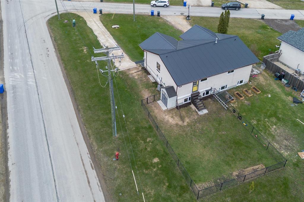 713 Roch Drive, Lorette, Manitoba R5K 1C2 - Photo 40 - 202610906