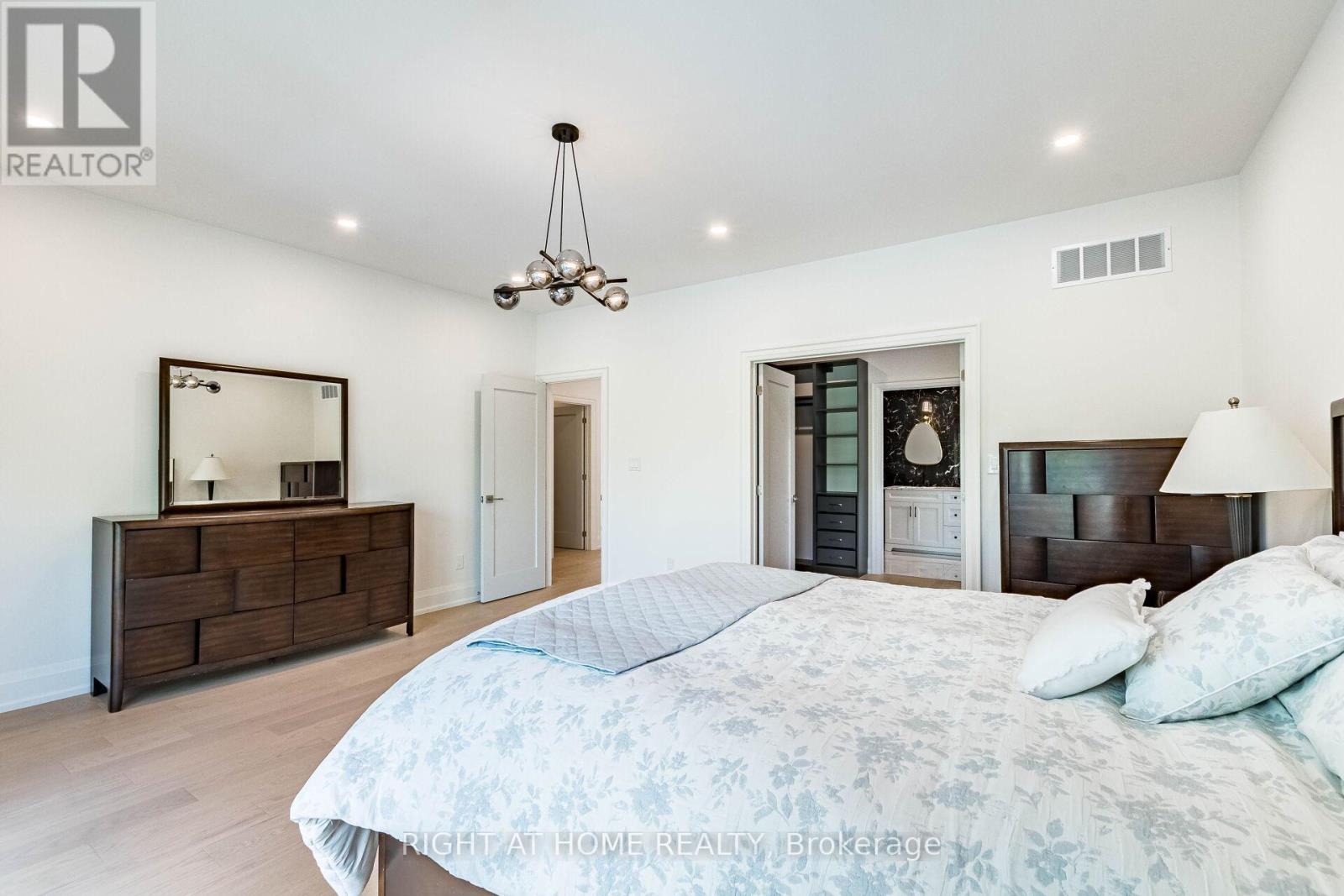 12 Thames Avenue, Toronto, Ontario  M8W 2N6 - Photo 13 - W13141934