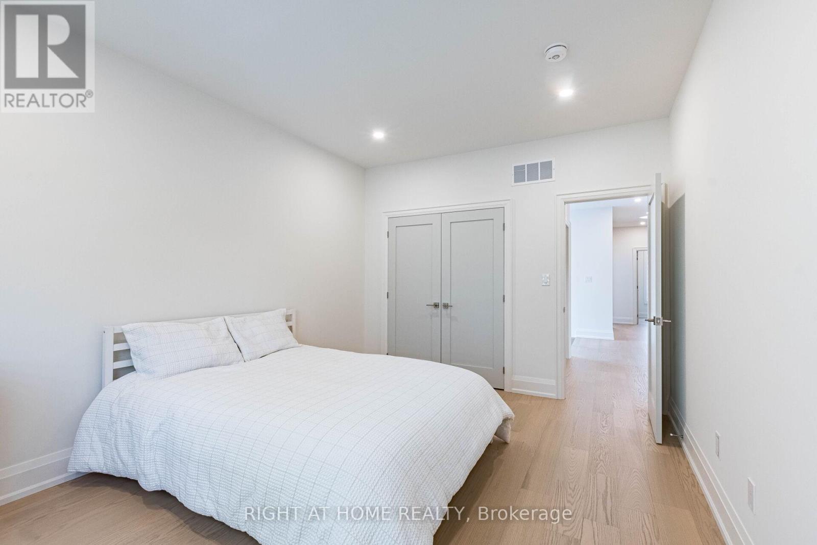 12 Thames Avenue, Toronto, Ontario  M8W 2N6 - Photo 19 - W13141934