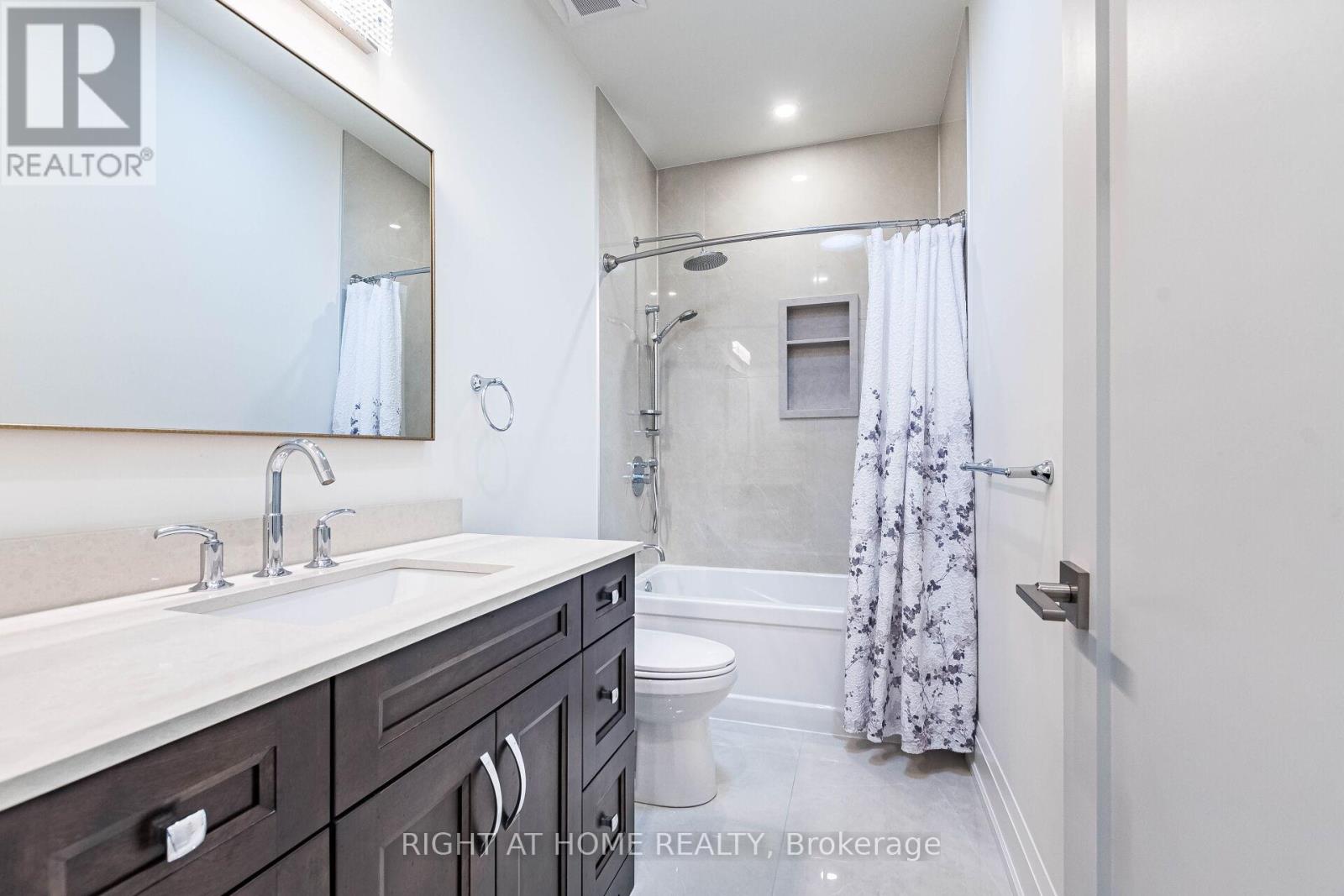 12 Thames Avenue, Toronto, Ontario  M8W 2N6 - Photo 23 - W13141934