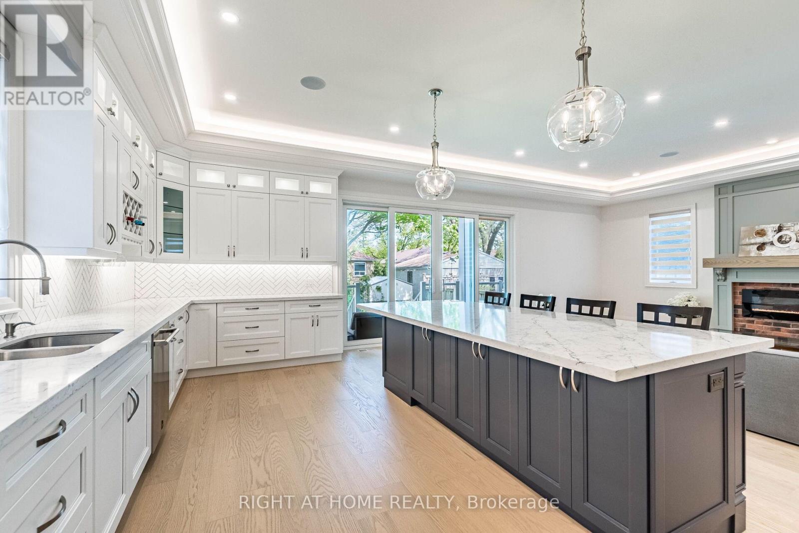 12 Thames Avenue, Toronto, Ontario  M8W 2N6 - Photo 9 - W13141934