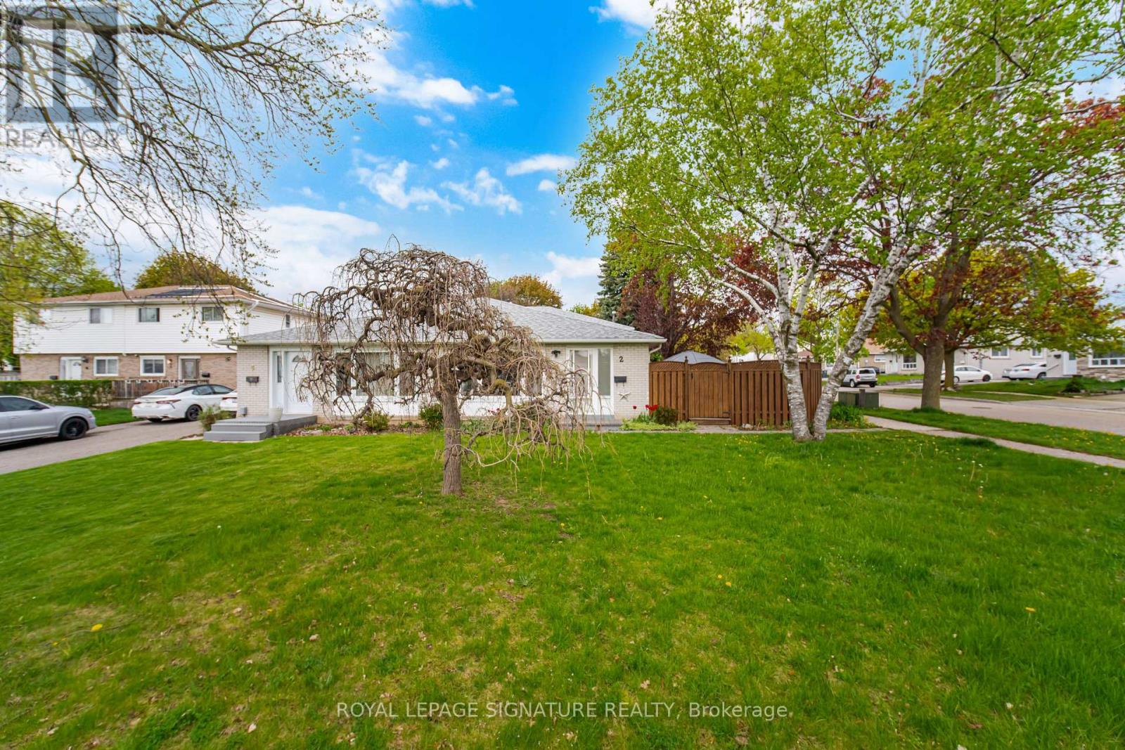 2 Lambton Court, Brampton, Ontario L6V 2A9 - Photo 2 - W13141946
