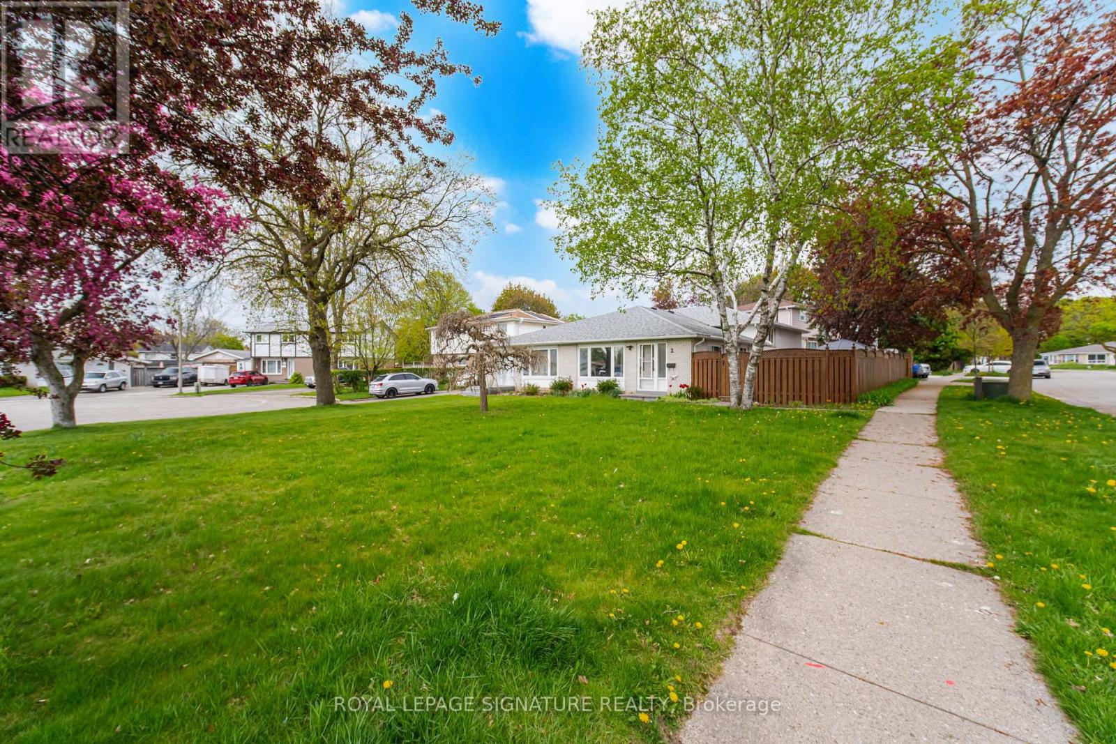 2 Lambton Court, Brampton, Ontario L6V 2A9 - Photo 4 - W13141946