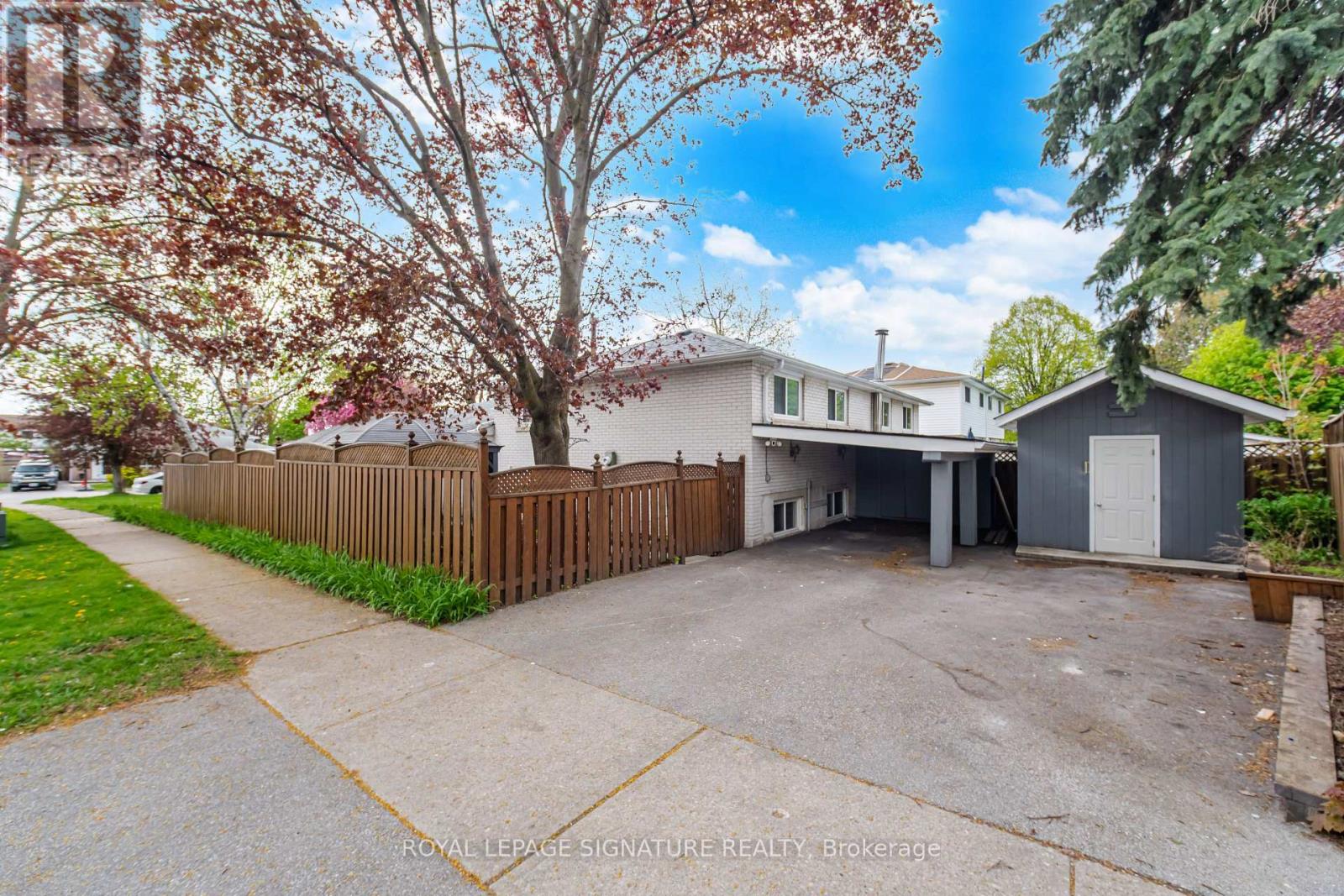 2 Lambton Court, Brampton, Ontario L6V 2A9 - Photo 5 - W13141946