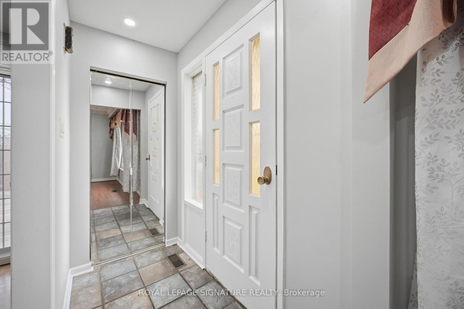 2 Lambton Court, Brampton, Ontario L6V 2A9 - Photo 7 - W13141946