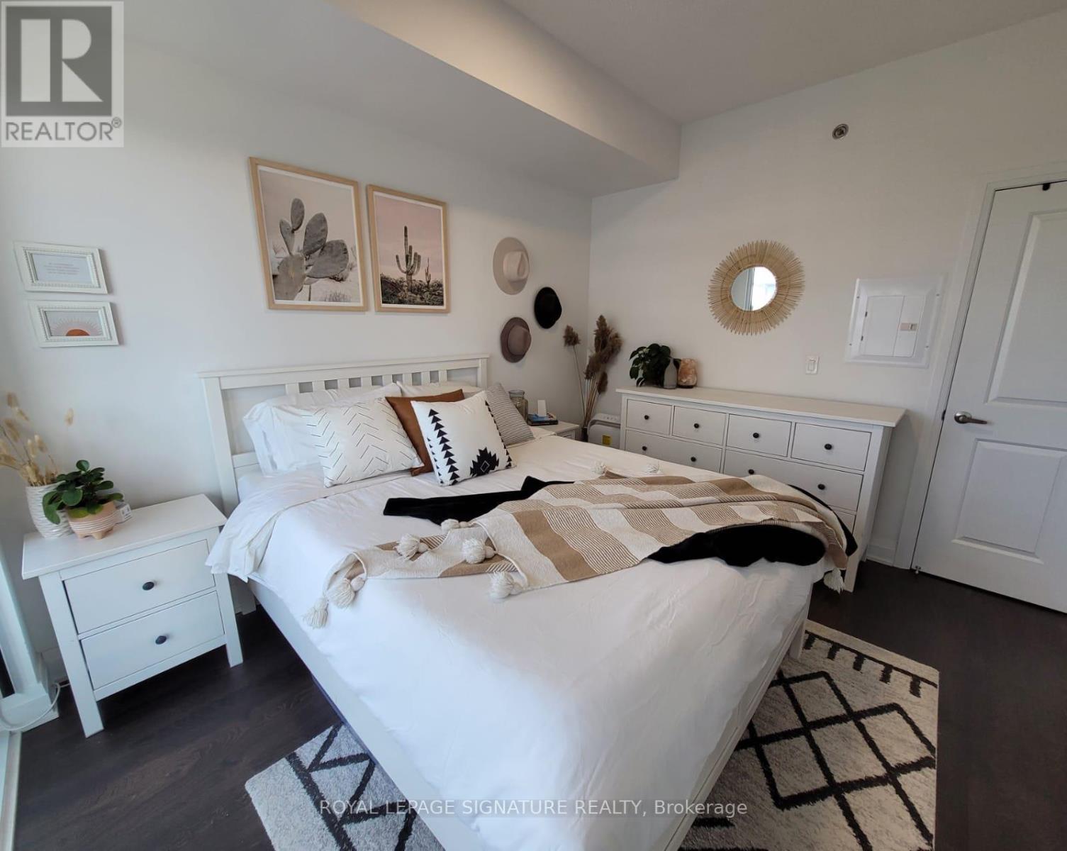 LPH10 - 55 SPEERS ROAD, Oakville, Ontario