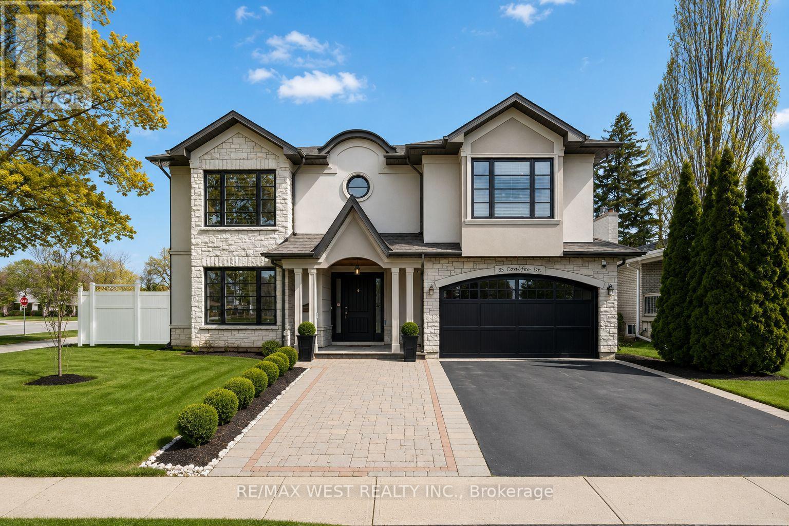 35 CONIFER DRIVE, Toronto, Ontario
