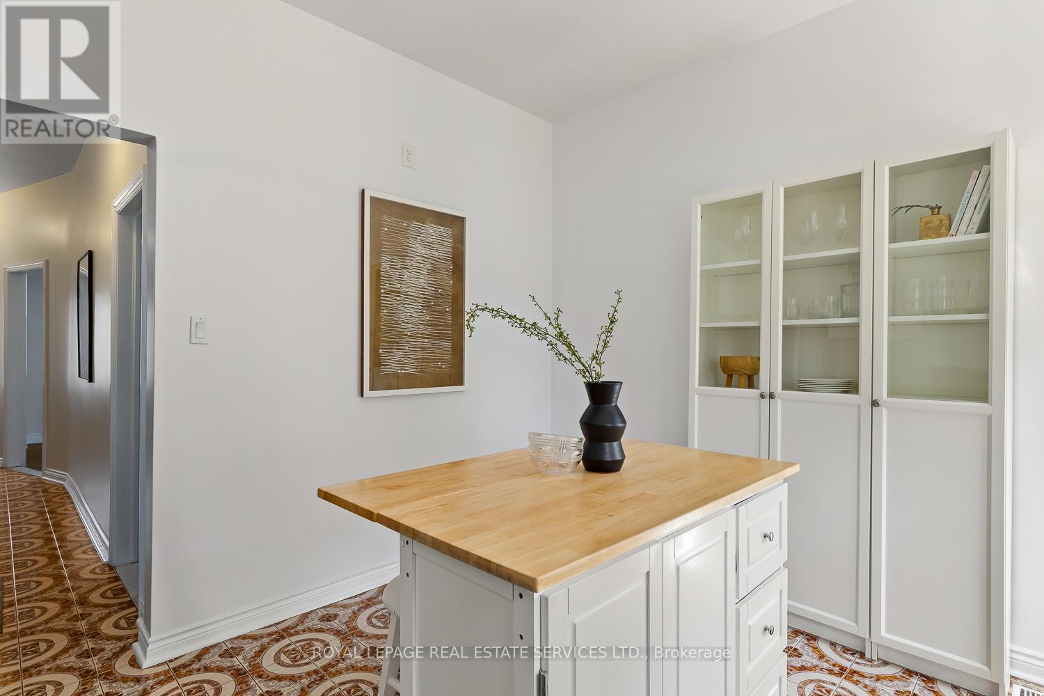 107 Westmoreland Avenue, Toronto, Ontario M6H 2Z8 - Photo 15 - W13142022