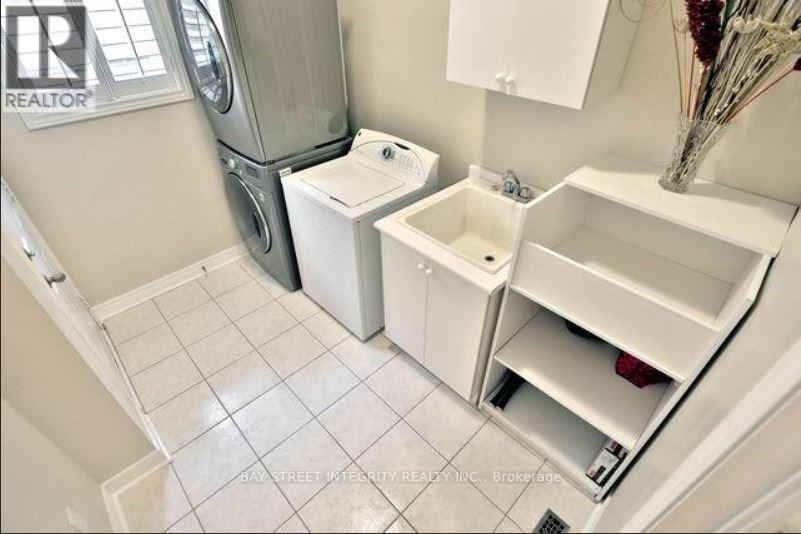 1383 Liverpool Street, Oakville, Ontario  L6M 4P1 - Photo 11 - W13142062